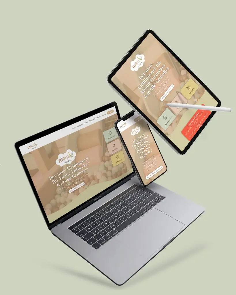 Mockup einer Website auf allen Endgeräten mit Salbeigrünem Hintergrund